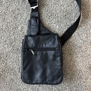 Travelon‎ Crossbody Sling Bag Purse Organizer Black Leather expandable